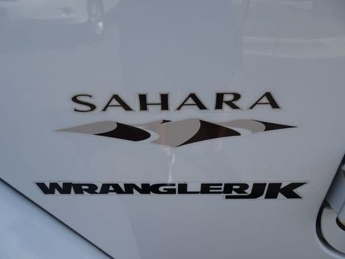 Used 2018 Jeep Wrangler Sahara AWD/4WD image 31