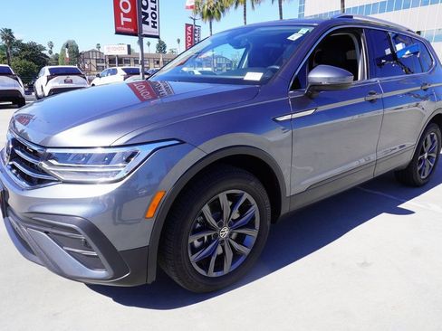 Used 2023 Volkswagen Tiguan SE image 4