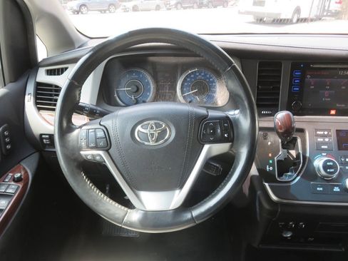 Used 2016 Toyota Sienna Limited Premium FWD image 14