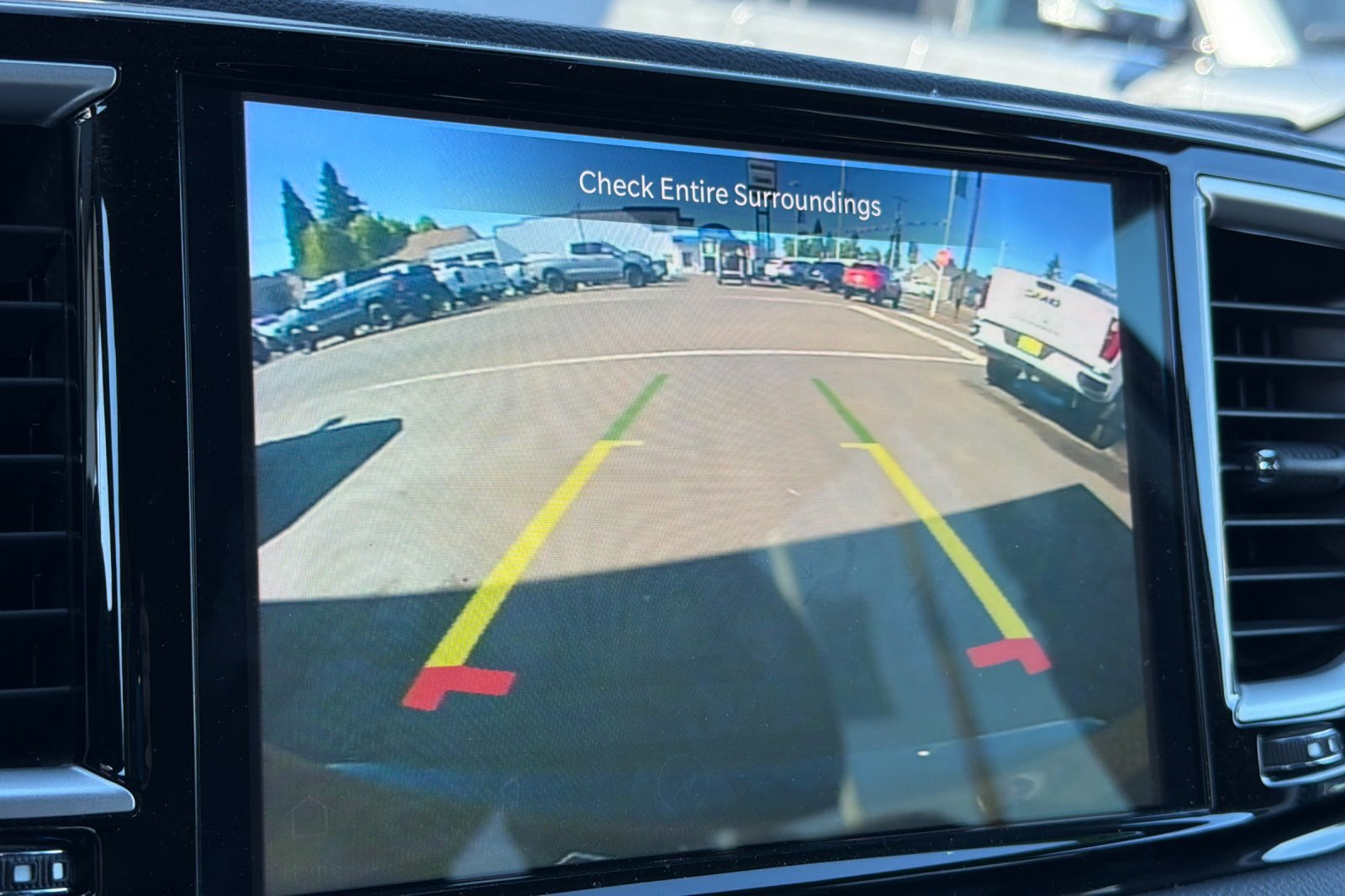 Used 2023 Chrysler Pacifica Touring-L FWD image 17