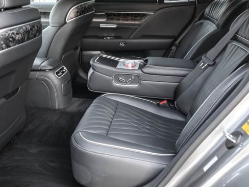 Used 2025 Genesis G90 3.5T image 35