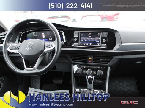 Used 2023 Volkswagen Jetta SE image 17