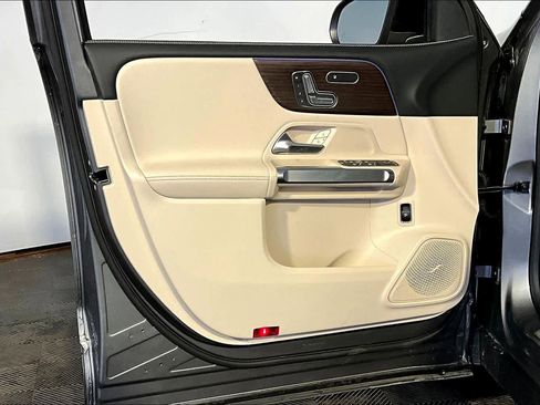 New 2026 Mercedes-Benz GLB 250 4MATIC image 11