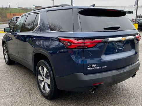 Used 2022 Chevrolet Traverse LT w/ LT Premium Package image 5