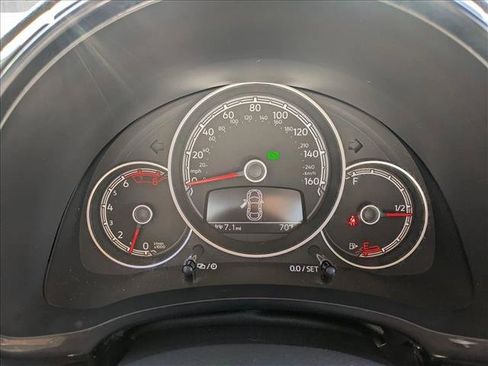 Used 2018 Volkswagen Beetle 2.0T Coast FWD image 11