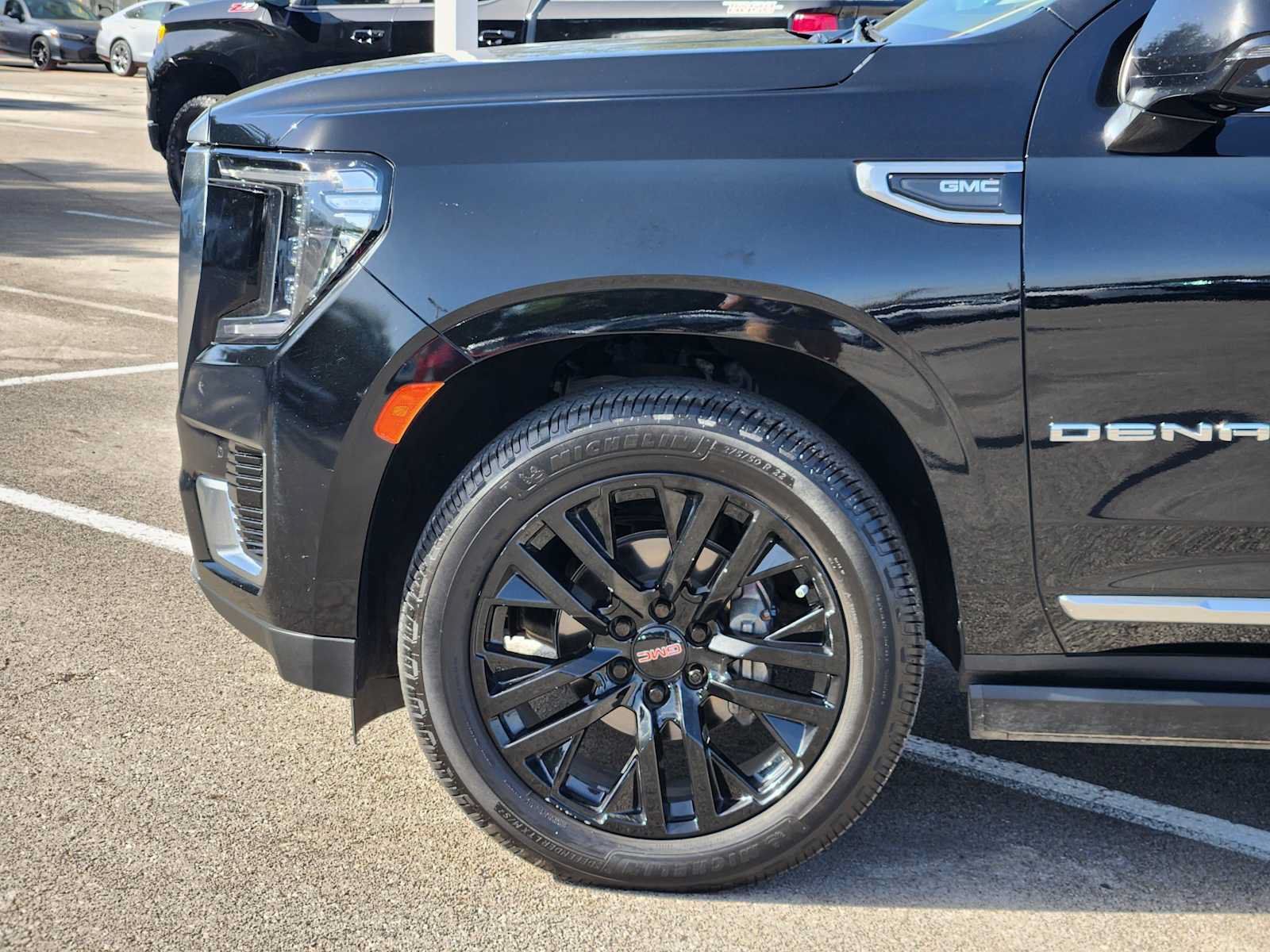 Used 2021 GMC Yukon Denali w/ Denali Premium Package AWD/4WD image 8