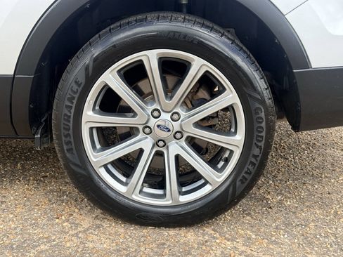 Used 2017 Ford Explorer Limited FWD image 9