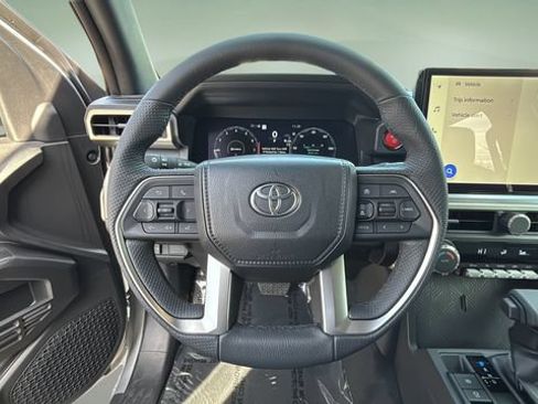 Used 2025 Toyota Tacoma TRD Off-Road AWD/4WD image 11