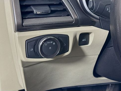 Used 2020 Ford Fusion SE image 10