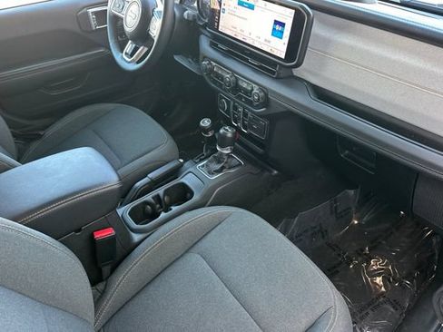 Used 2024 Jeep Wrangler Unlimited Sahara AWD/4WD image 18