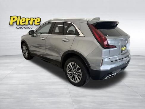 Used 2025 Cadillac XT4 Premium Luxury FWD image 2