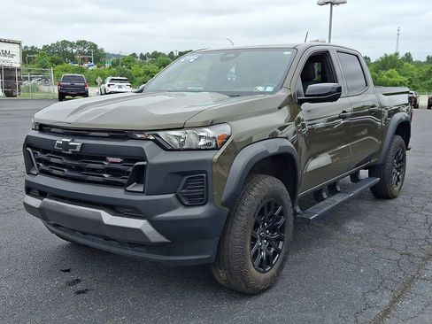 Certified 2024 Chevrolet Colorado Trail Boss w/ Technology Package AWD/4WD image 3