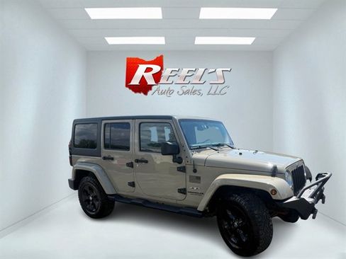 Used 2017 Jeep Wrangler Unlimited Sahara w/ Connectivity Group AWD/4WD image 4