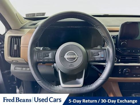 Used 2023 Nissan Pathfinder Platinum image 13