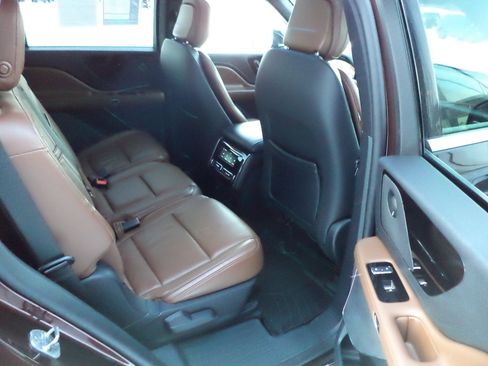 Used 2020 Lincoln Aviator Reserve w/ Equipment Group 201A image 7