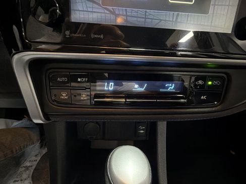 Used 2018 Toyota Corolla SE w/ SE Premium Package image 21