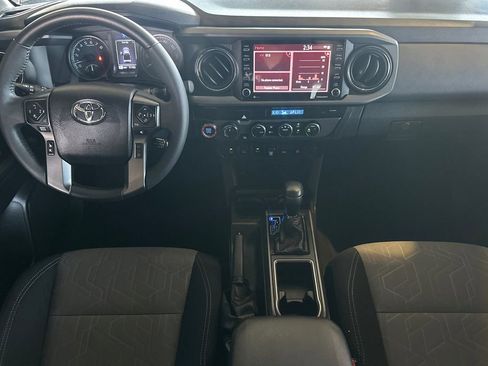 Used 2021 Toyota Tacoma TRD Off-Road w/ Technology Package AWD/4WD image 15