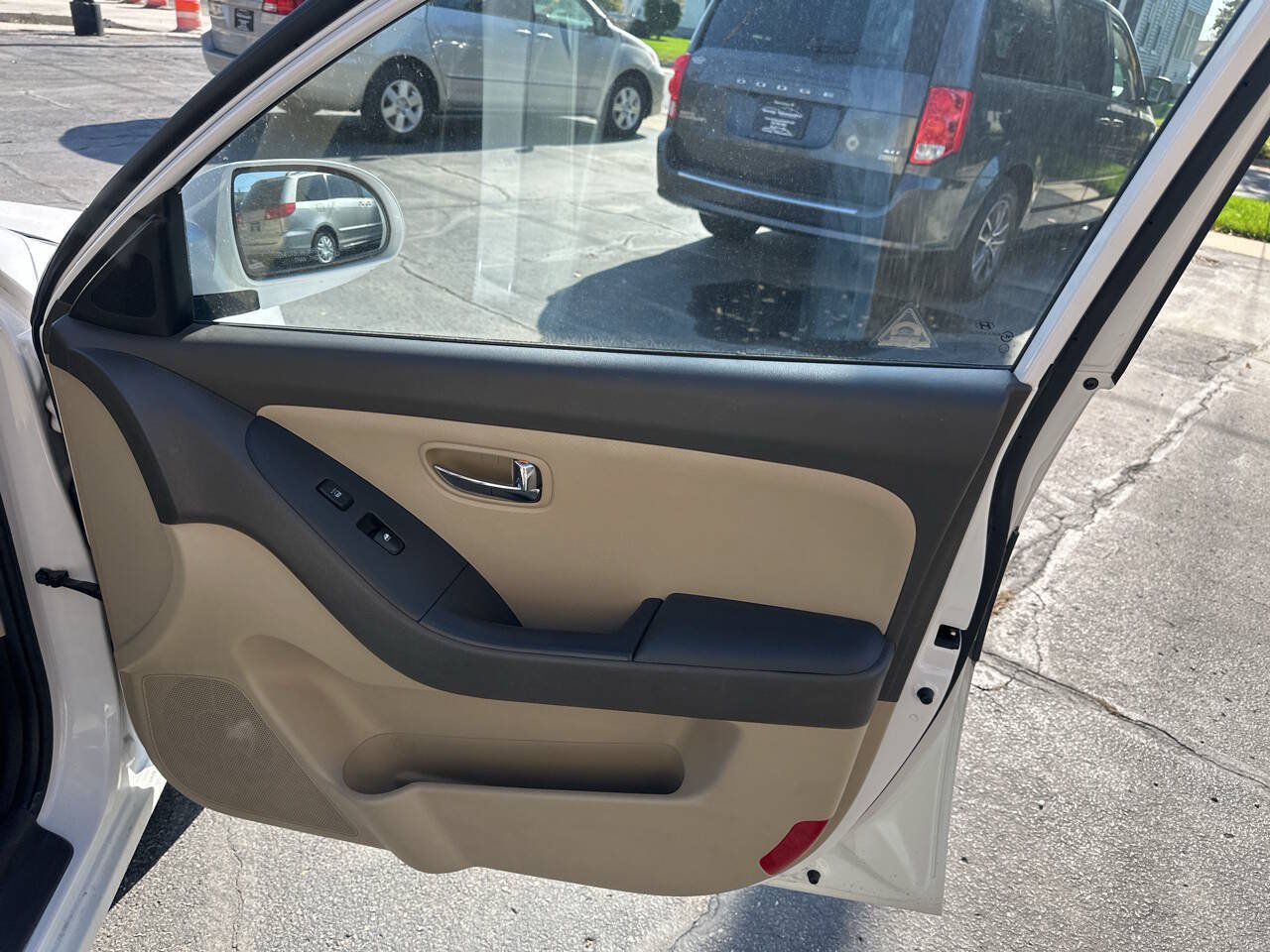 Used 2010 Hyundai Elantra GLS FWD image 12