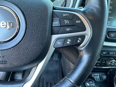 Used 2016 Jeep Cherokee Limited w/ Luxury Group image 14