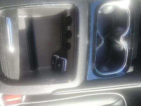 New 2026 Chrysler Pacifica Limited w/ Uconnect Theater Family Group image 17