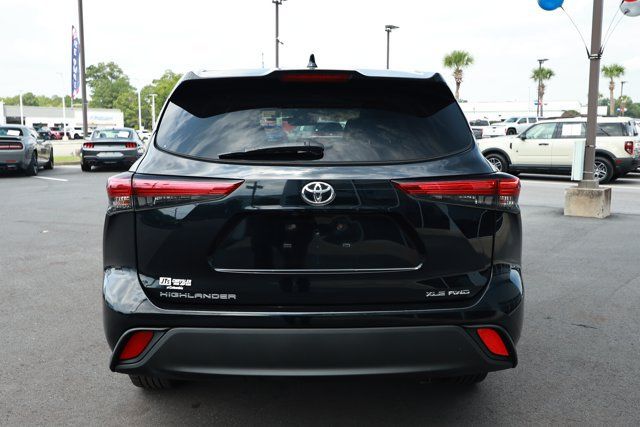 Used 2020 Toyota Highlander XLE AWD/4WD image 7