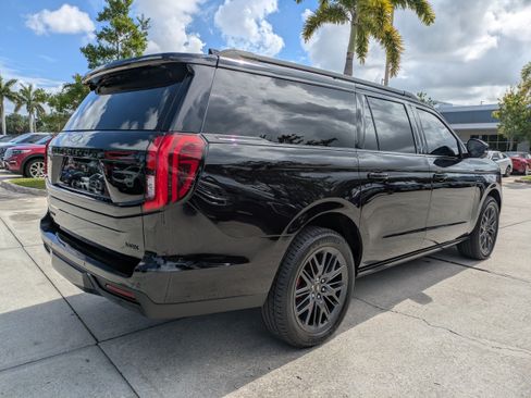 Used 2025 Ford Expedition Max Platinum w/ Stealth Performance Package AWD/4WD image 4