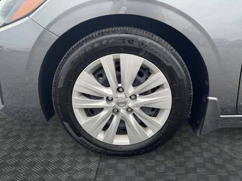 Used 2025 Nissan Sentra S FWD image 17