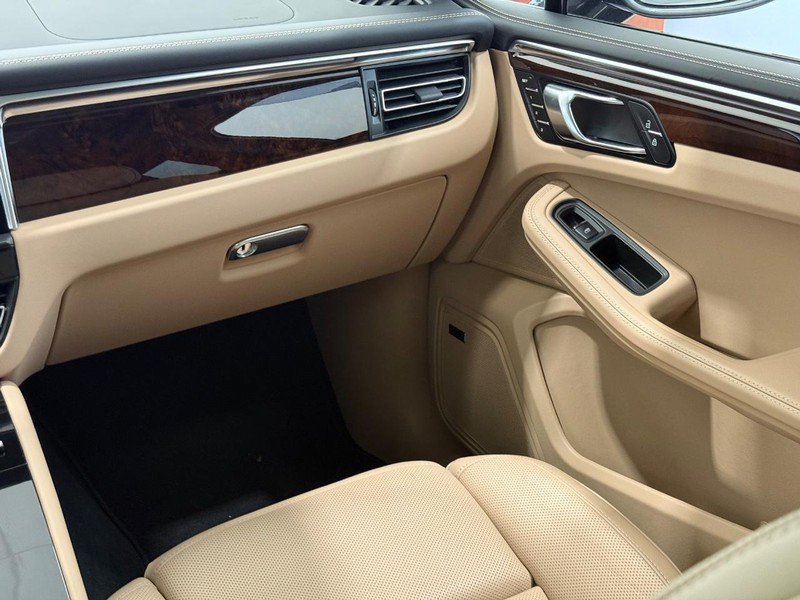 Certified 2024 Porsche Macan GTS AWD/4WD image 18