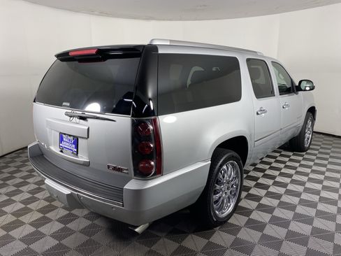 Used 2013 GMC Yukon XL Denali AWD/4WD image 6