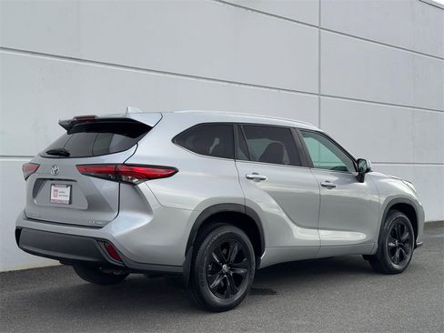 Certified 2023 Toyota Highlander XLE image 7