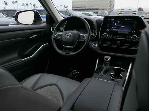 Used 2022 Toyota Highlander Bronze Edition image 25