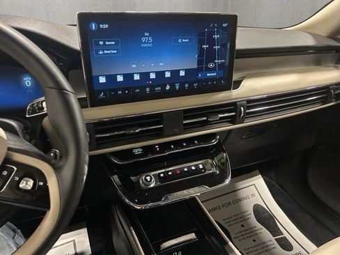 Used 2025 Lincoln Corsair AWD w/ Towing Package image 17