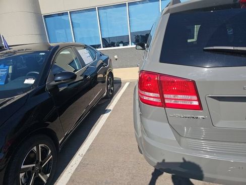 Used 2020 Dodge Journey SE w/ SE Popular Equipment Group FWD image 7
