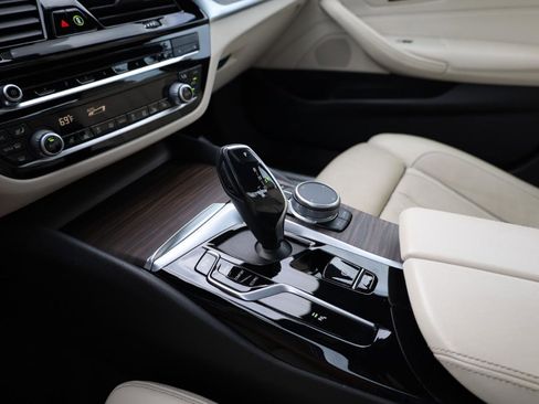 Used 2021 BMW 540i w/ Luxury Seating Package RWD image 9