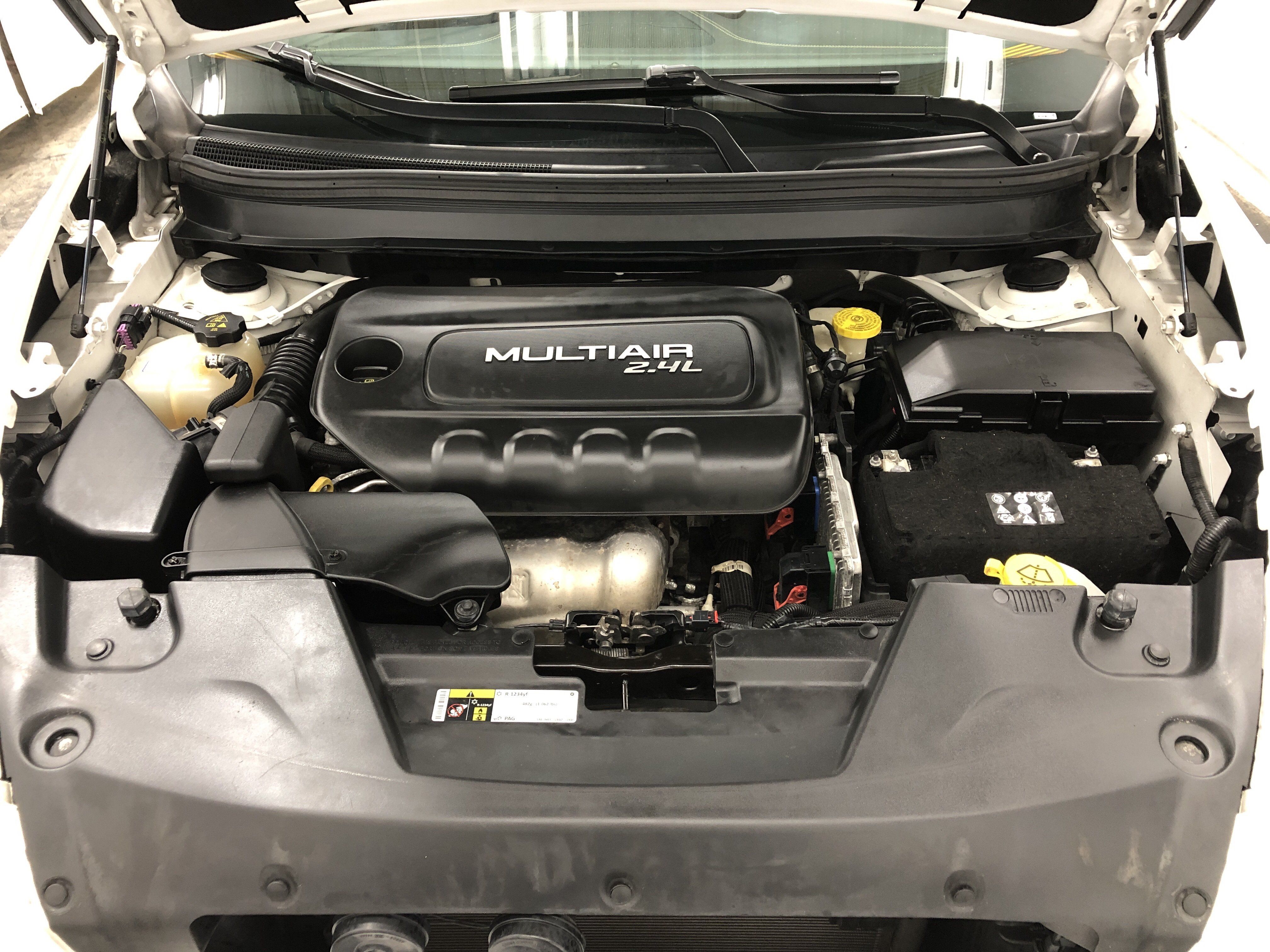 Used 2017 Jeep Cherokee Latitude w/ Cold Weather Group AWD/4WD image 7