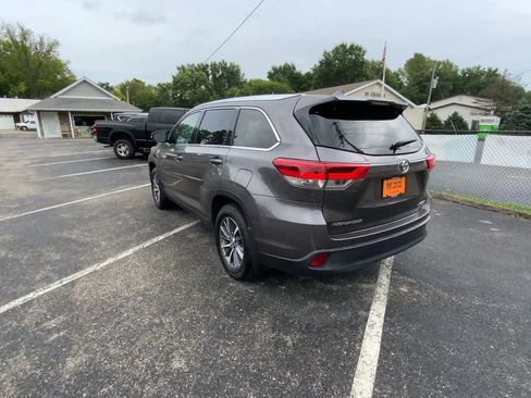 Used 2019 Toyota Highlander XLE AWD/4WD image 7