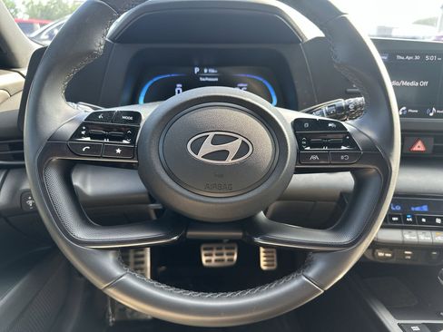 Used 2025 Hyundai Elantra Sport FWD image 11