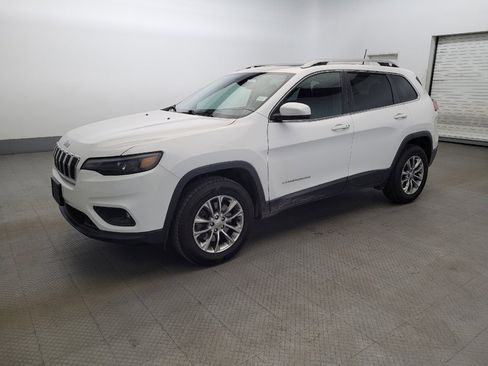 Used 2019 Jeep Cherokee Latitude Plus w/ Comfort/Convenience Group image 2