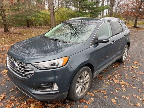 Used 2019 Ford Edge Titanium image 2
