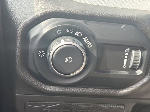 Used 2025 Jeep Wrangler Sport S image 30