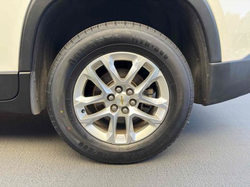 Used 2018 Chevrolet Traverse LT w/ LPO, Black Accent Package FWD image 19