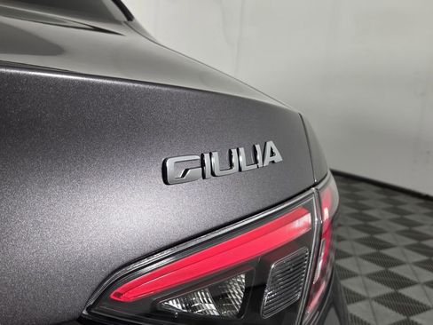 Used 2024 Alfa Romeo Giulia Veloce image 28