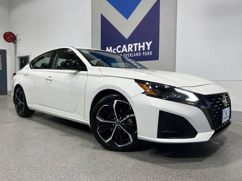 Used 2023 Nissan Altima 2.5 SR FWD image 2