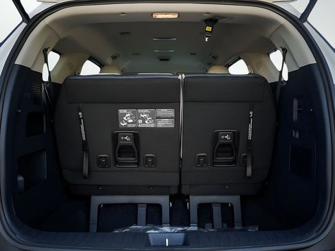 New 2026 Kia Carnival EX image 8