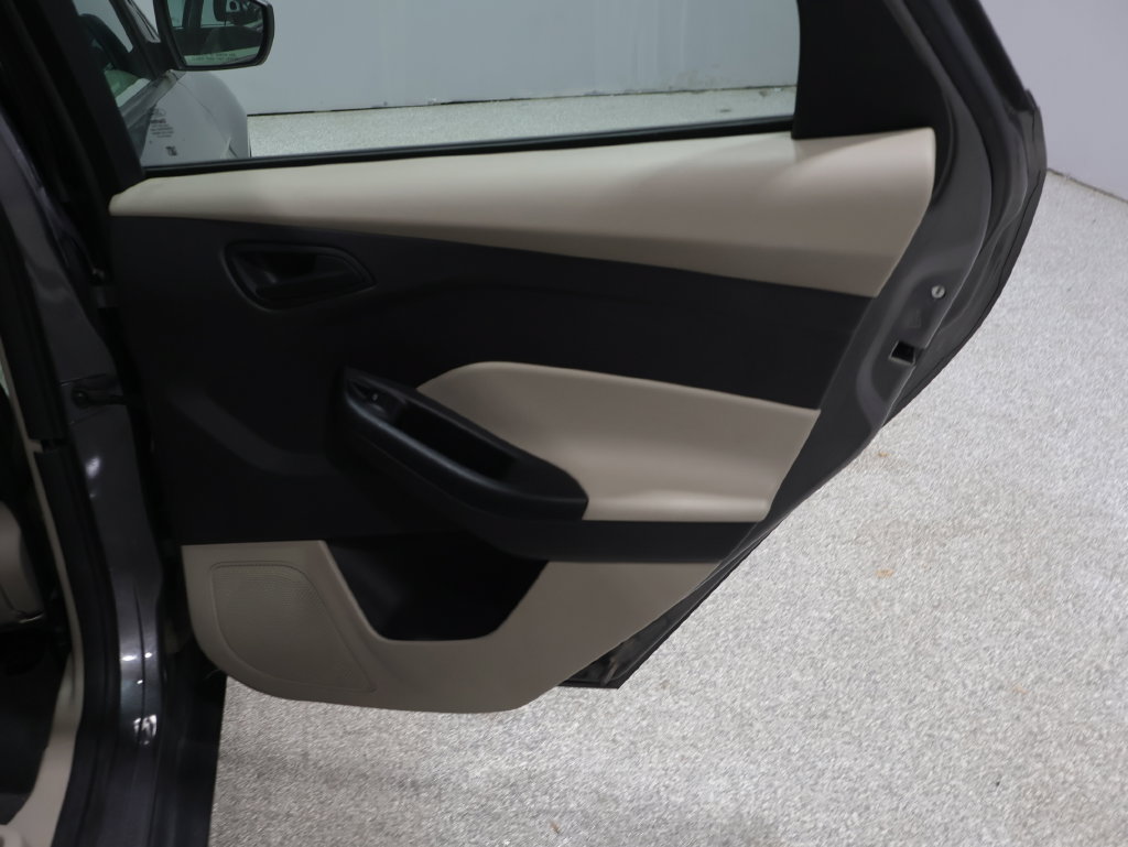 Used 2012 Ford Focus SE FWD image 25