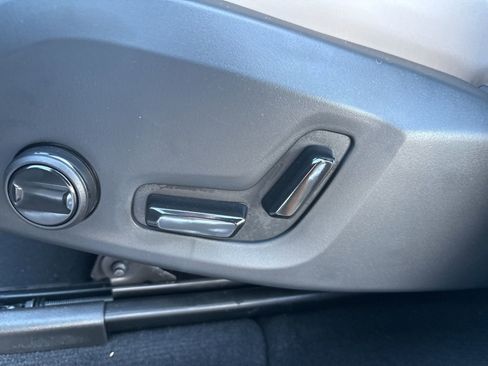 New 2026 Volvo XC60 B5 Plus w/ Protection Package Premier AWD/4WD image 21