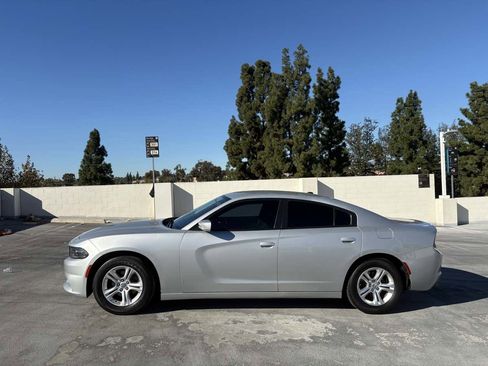 Used 2019 Dodge Charger SXT image 5