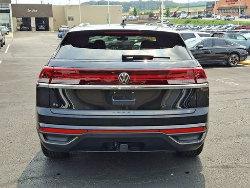 Used 2024 Volkswagen Atlas Cross Sport SE w/ Panoramic Sunroof Package FWD image 5
