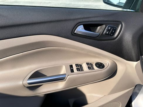 Used 2019 Ford Escape Titanium image 7