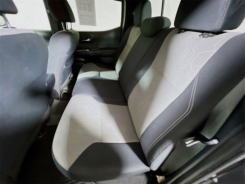 Certified 2022 Toyota Tacoma TRD Off-Road image 22